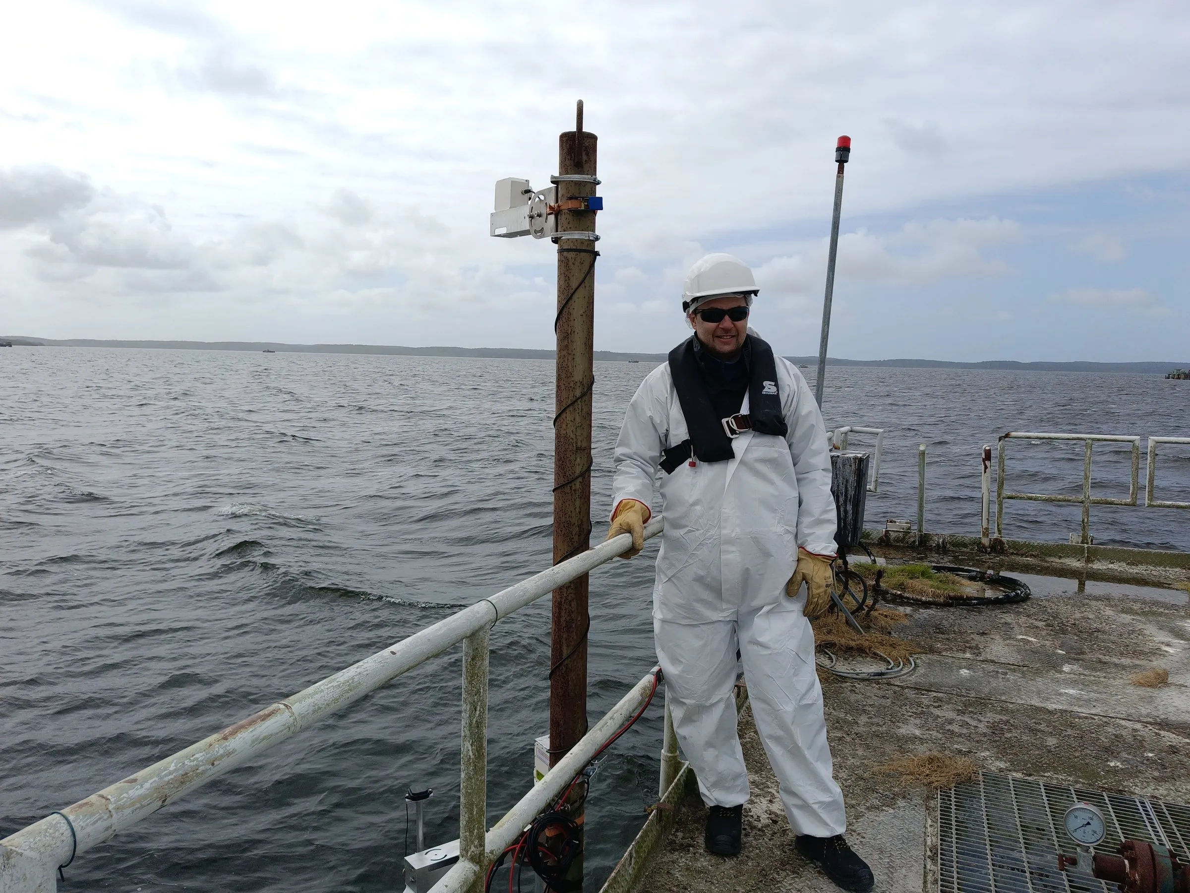 A technician working beside the Parentis instrument mount